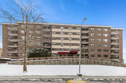 100 Diplomat Dr #4B, Mount Kisco, NY 10549