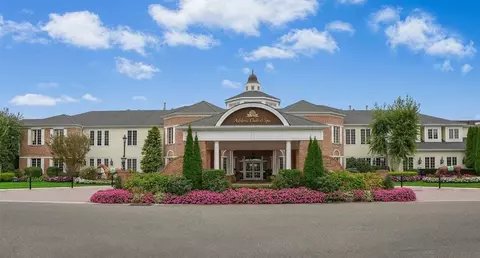 319 Trotting Ln #23, North Hempstead, NY 11590