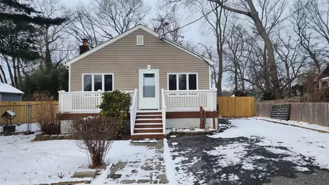 45 Shinnecock Dr, Sound Beach, NY 11789