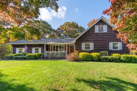 28 Narcissus Ln, Northport, NY 11768