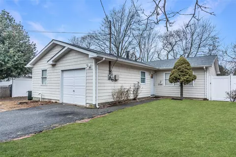 77 Broadway, Freeport, NY 11520