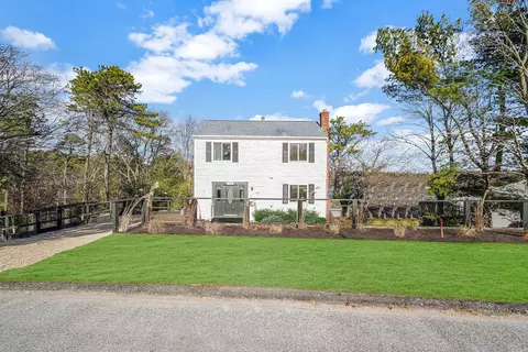 34 Pine Ct, Riverhead, NY 11901