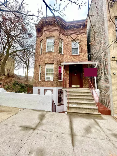1629 Taylor Ave, New York, NY 10460