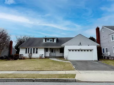 39 Cedarhurst Ave, Cedarhurst, NY 11516