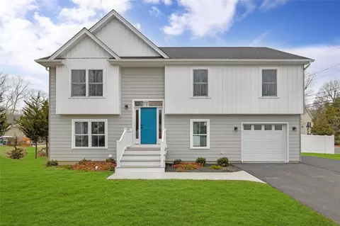 12 Blue Point Rd, Sound Beach, NY 11789