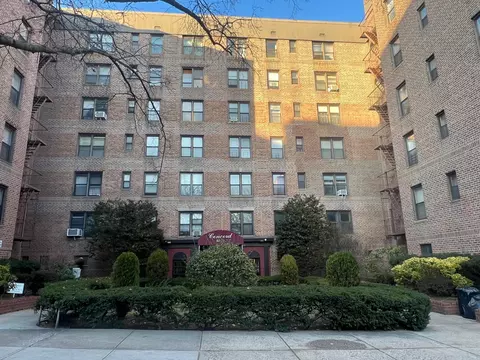 83-15 98 St #6P, Woodhaven, NY 11421