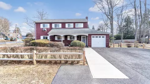 17 Jefferson Ave, Northport, NY 11768