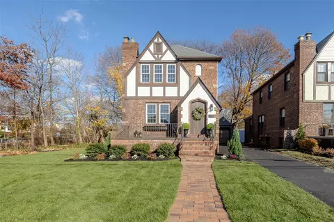 1 Olive Pl, Lynbrook, NY 11563