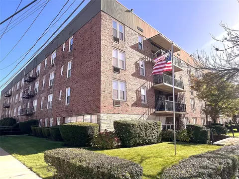 60 Hempstead Ave #1I, Lynbrook, NY 11563