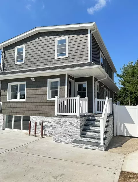 211 Sunnyside Rd, Oceanside, NY 11572