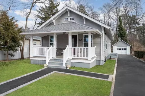109 4th St, Brentwood, NY 11717