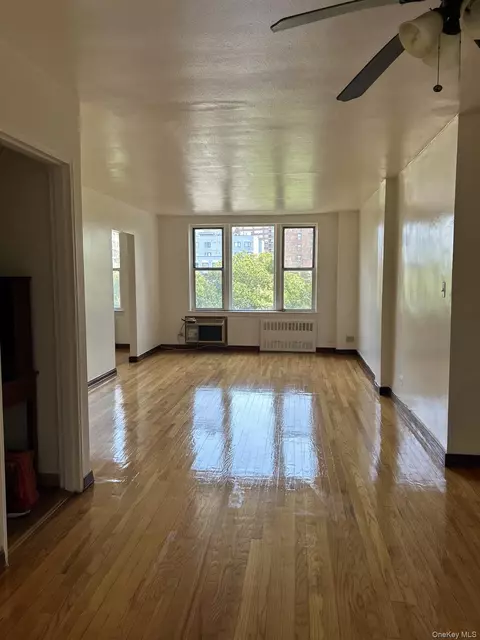 2385 Barker Ave #5L, New York, NY 10467