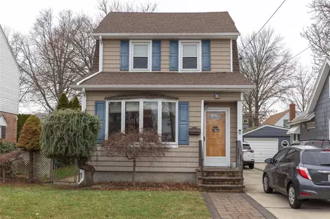 96 Irving Ave, Floral Park, NY 11001
