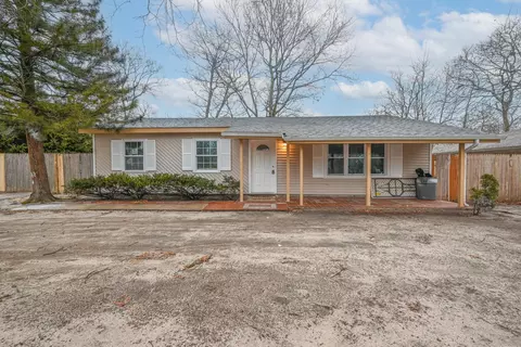 63 Montgomery Ave, Mastic, NY 11950