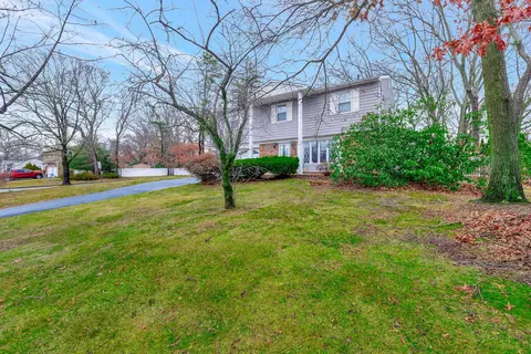 65 Woodview Ln, Centereach, NY 11720