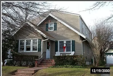 2902 Arnold Ave, Oceanside, NY 11572