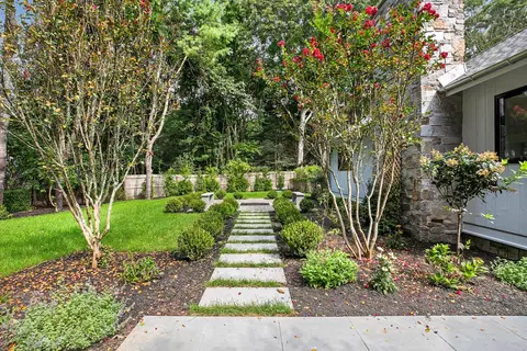 21 Dominy Ct, East Hampton, NY 11937
