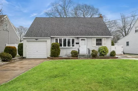 1455 Fraser Ave, Merrick, NY 11566