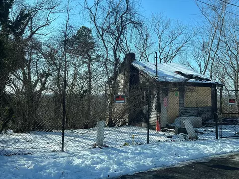 52 Clubhouse Dr, Brookhaven, NY 11778