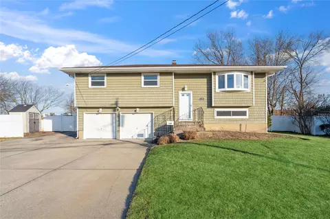 135 Headline Rd, Deer Park, NY 11729