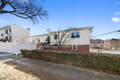 3224 Spencer Dr, New York, NY 10465 photo 1