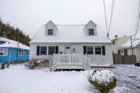 214 Crombie St, Huntington Station, NY 11746