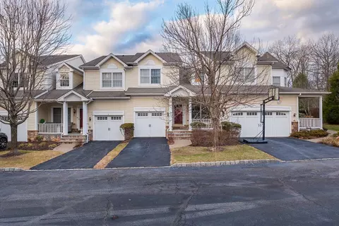 6 Pinehurst Ct, Cortlandt, NY 10567