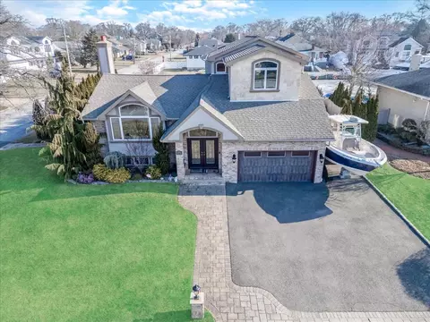 200 Bayview Ave, Massapequa, NY 11758