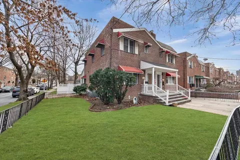 1968 Mulford Ave, New York, NY 10461