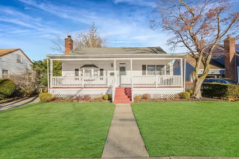 113 Yoakum Ave, Farmingdale, NY 11735