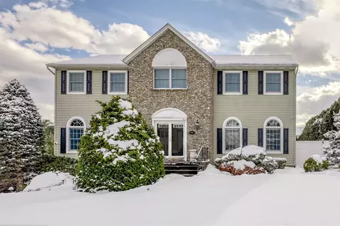 5 Fieldcrest Dr, Clarkstown, NY 10956
