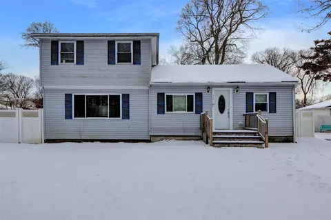 72 Oakmont Ave, Selden, NY 11784