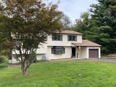 27 Pulling Rd, La Grange, NY 12540