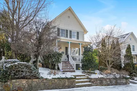 10 Covert St, North Hempstead, NY 11050