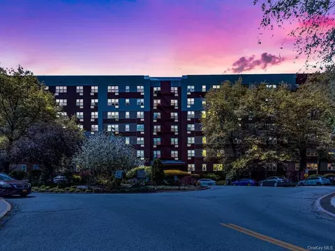 7 Balint Dr #327, Yonkers, NY 10710