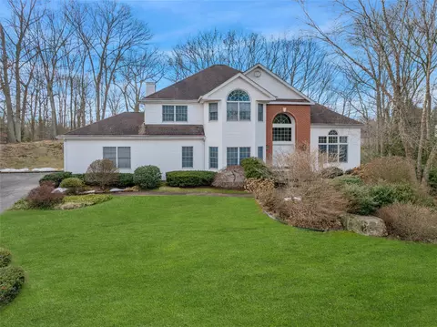 23 Cobbler Ln, Setauket, NY 11733