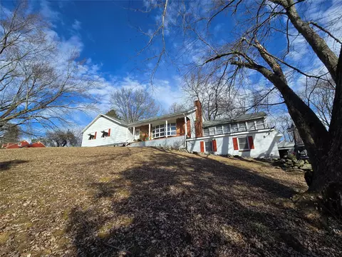 2 Fields Ln, Chester, NY 10918