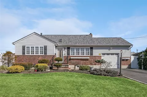263 E 3rd St, Deer Park, NY 11729