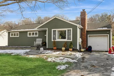 14 Gaines Pl, Huntington, NY 11743