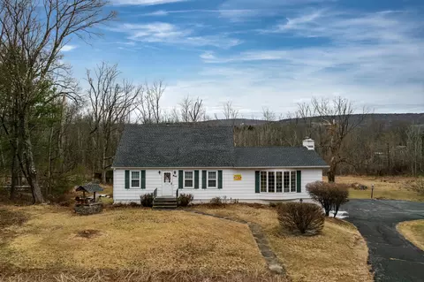393 New Vernon Rd, Mount Hope, NY 10940