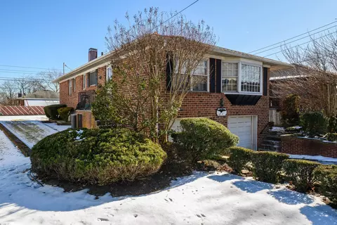 2711 206th St, Bayside, NY 11360