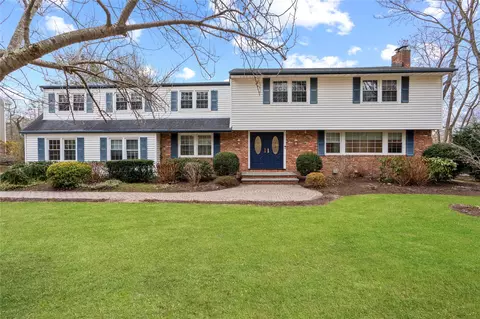 84 Woodchuck Hollow Rd, Cold Spring Harbor, NY 11724
