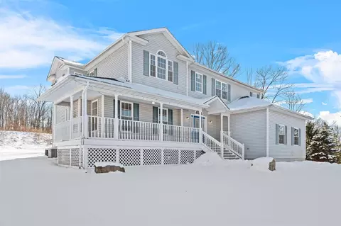 8 Country Woods Dr, Chester, NY 10918