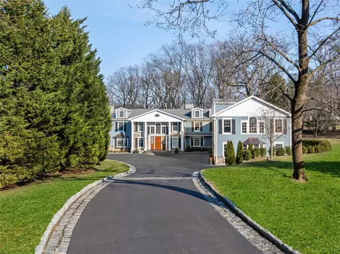 89 Middle Rd, North Hempstead, NY 11050