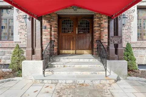 143 Garth Rd #4A, Scarsdale, NY 10583