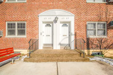 63-05 Marathon Pkwy #1242, Little Neck, NY 11362