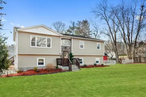 44 Park Hill Dr, New Windsor, NY 12553
