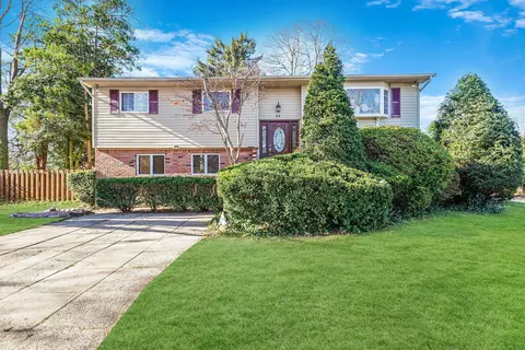 44 Erie St, Port Jefferson Station, NY 11776