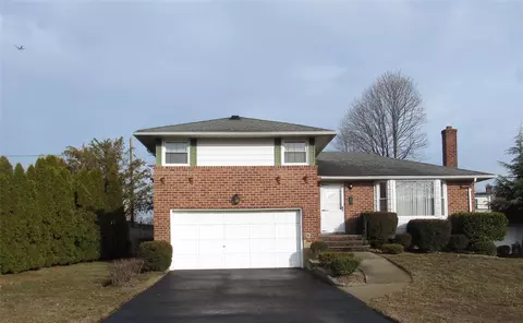 3949 Appletree Ln, Seaford, NY 11783