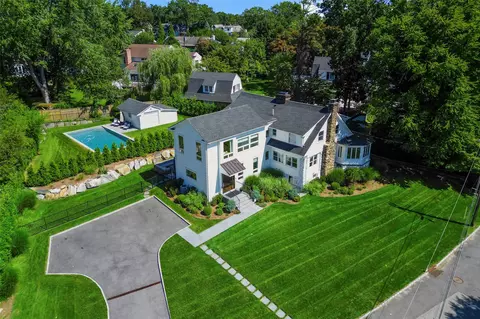 521 Shore Acres Dr, Mamaroneck, NY 10543
